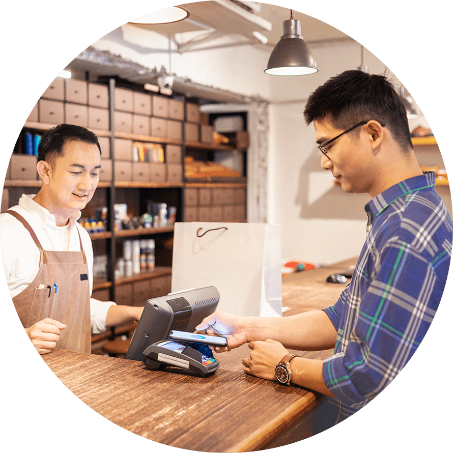 cashier accepting mobile payment